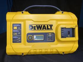 Dxaepip3w Dewalt 3-way 1000-watt Portable Jobsite Power Inverter